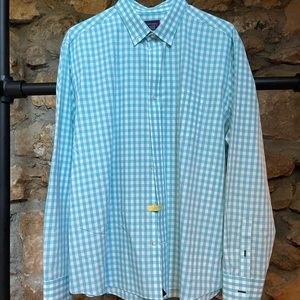 Untuckit men’s shirt
